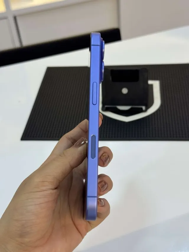 iPhone 16