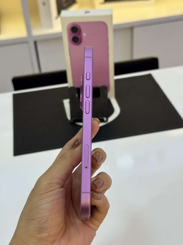 iPhone 16