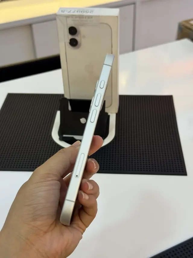 iPhone 16